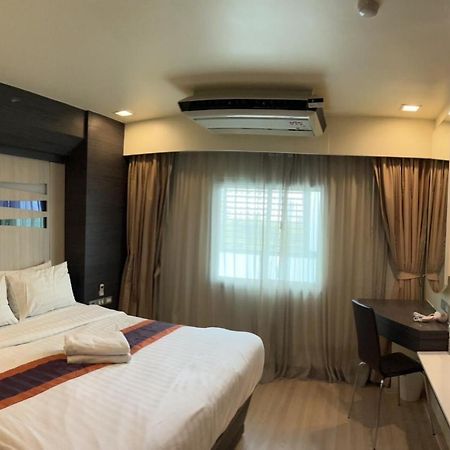 Orion Rooms Sukhumvit 11 Банкок Екстериор снимка